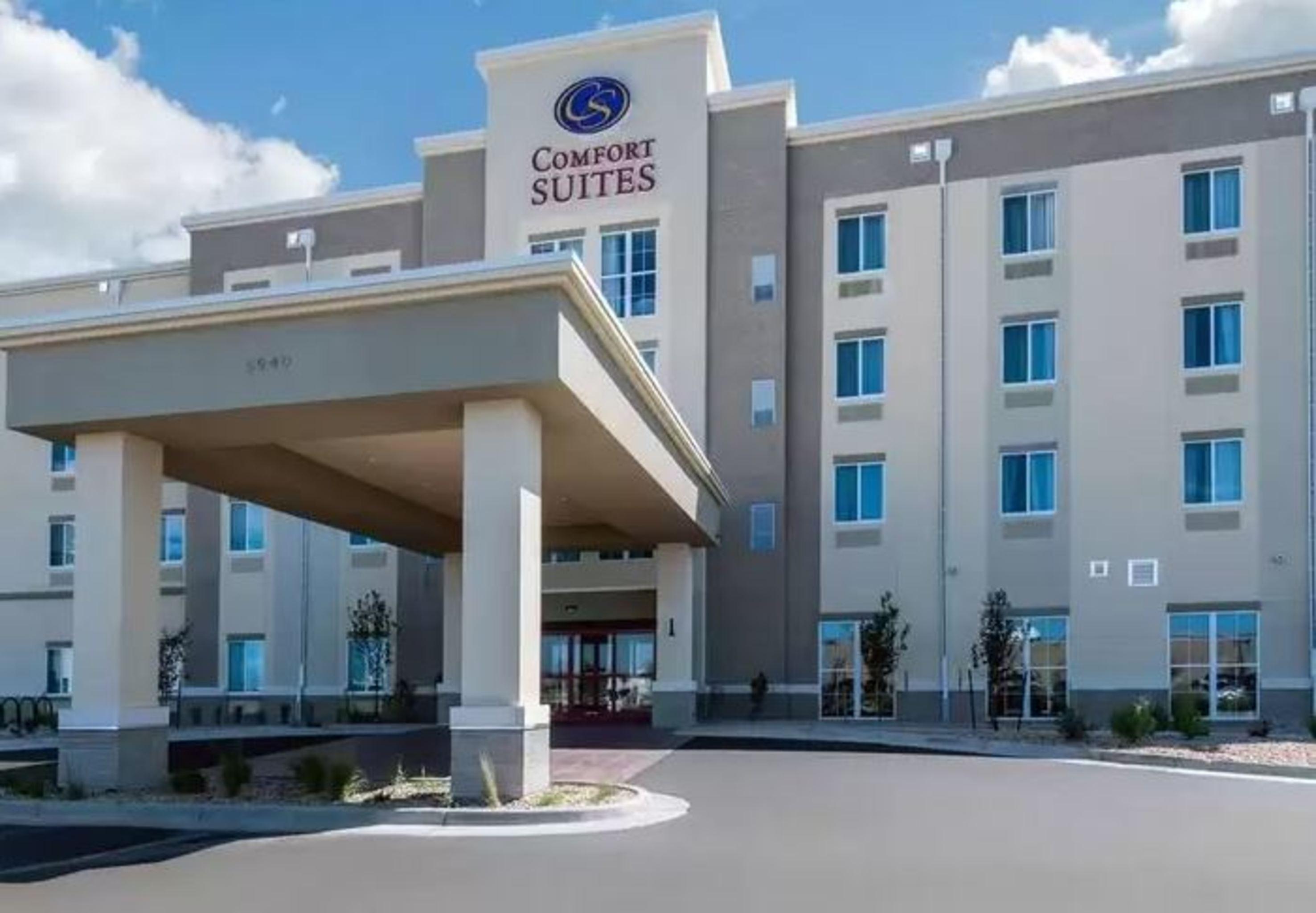 Comfort Suites Denver International Airport Exterior photo